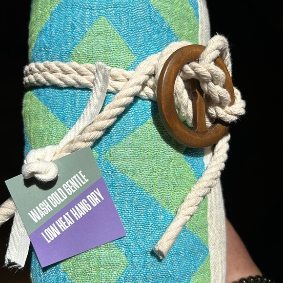 FREE Gift Wrap Rope Belt Hand Crafted Wrap Blanket Curtain Tapestry Tablecloth - Picture 9 of 16